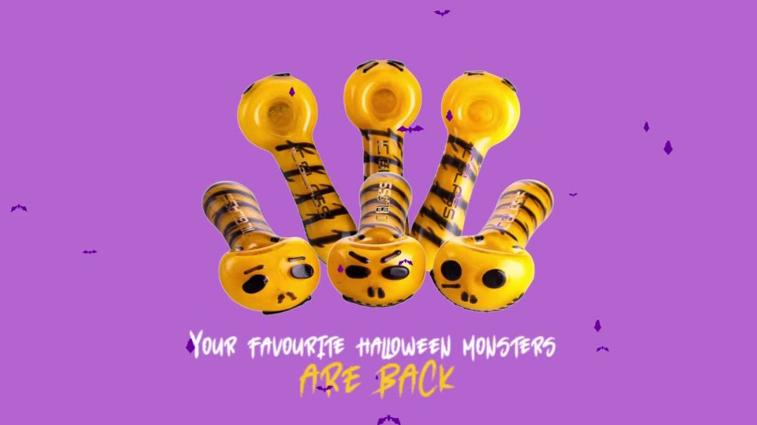 ⁣Halloween hand pipes are back in, now with a screen filter💀